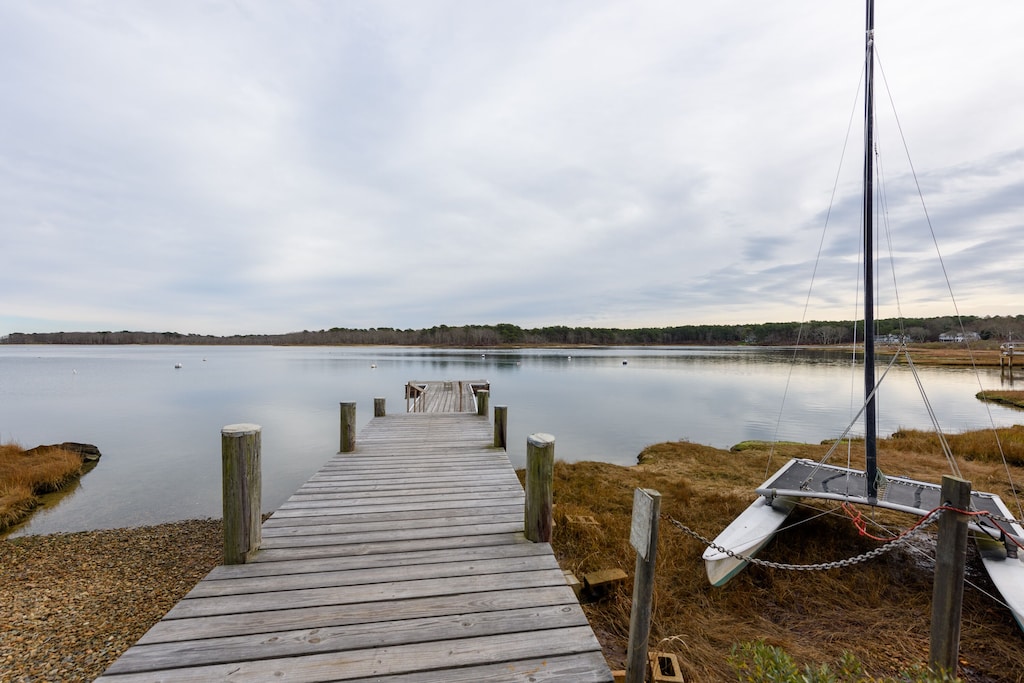 Vineyard Living at it's Best!This newly renovated condo is located in the quiet Sengekontacket community which is centrally located to all the down-island towns, Oak Bluffs, Edgartown, and Vineyard Haven. 